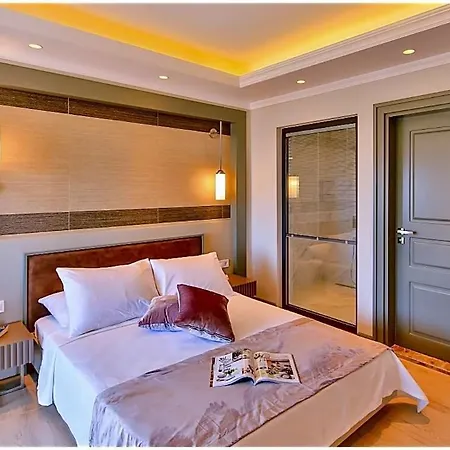 Villa Sleeps 6 Pool Air Con Wifi *