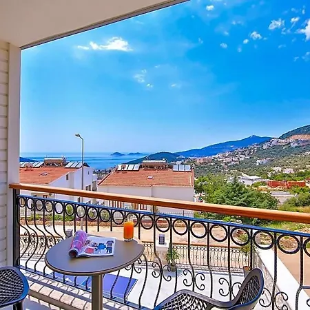 Villa Sleeps 6 Pool Air Con Wifi *
