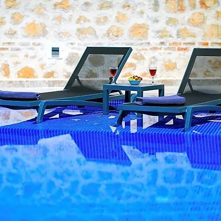 Sleeps 6 Pool Air Con Wifi Villa *