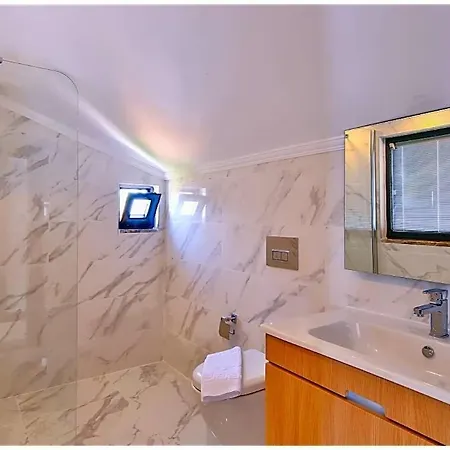 Sleeps 6 Pool Air Con Wifi