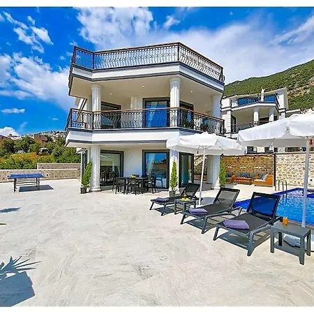 Sleeps 6 Pool Air Con Wifi